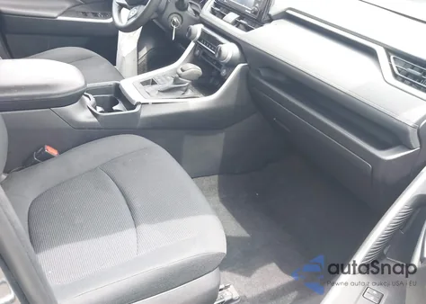 2021 Toyota Rav4 Le z USA, uszkodzony, nr VIN 2T3G1RFV7MW140437